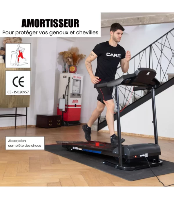 homme qui s'entraine sur le Tapis de course pliable et inclinable- PROTRACK